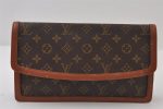 Auth Louis Vuitton Monogram Pochette Dame GM Clutch Hand Bag Old Model LV 9843I For Sale